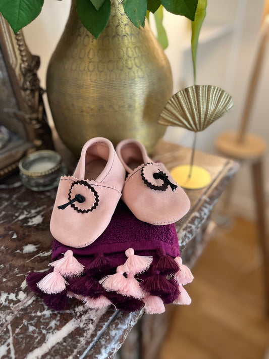 Chaussons pour bébé en daim rose