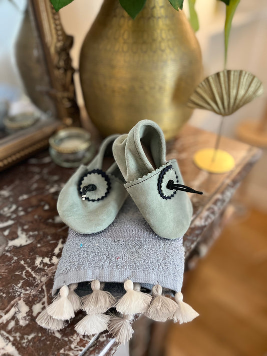 Chaussons pour bébé en daim bleu ciel