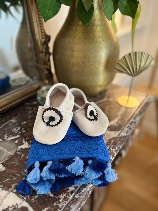 Chaussons pour bébé en daim blanc