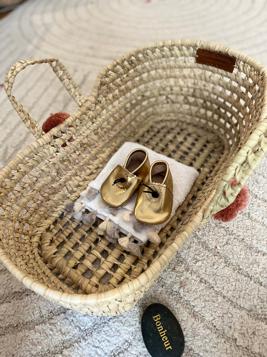 Chaussons pour bébé dorés en cuir